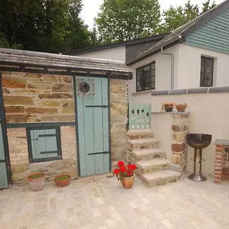 Bowgie At Trewerry - Away From It All, Close To Everywhere New Quay